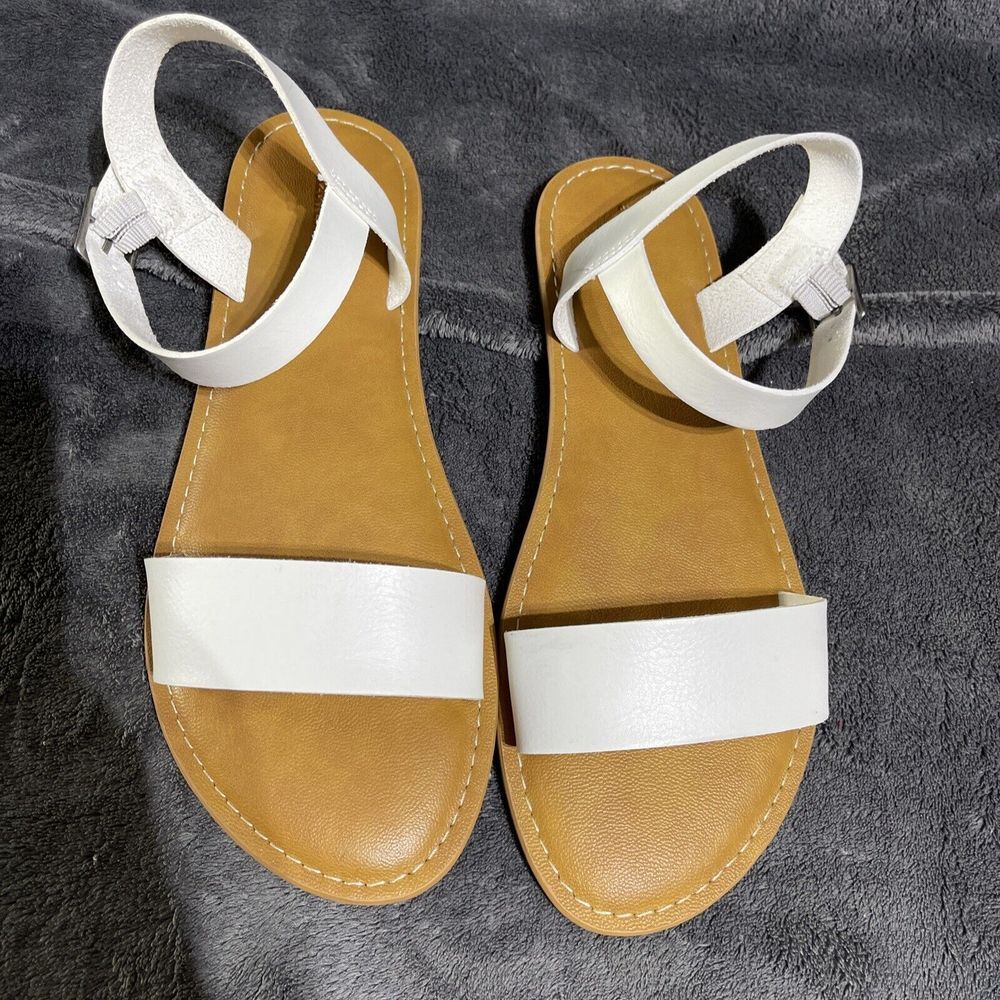 Amazon Essentials Women's Two Strap Buckle‎ Sandal Size 8.5